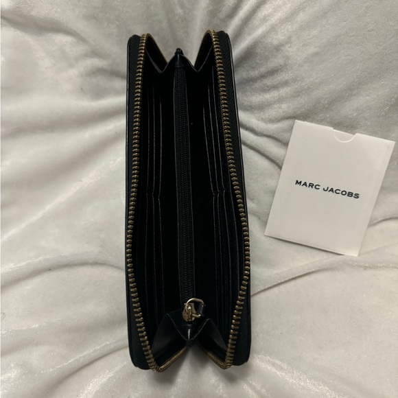 EUC ⭐️ Marc Jacobs continental wallet - Picture 4 of 6